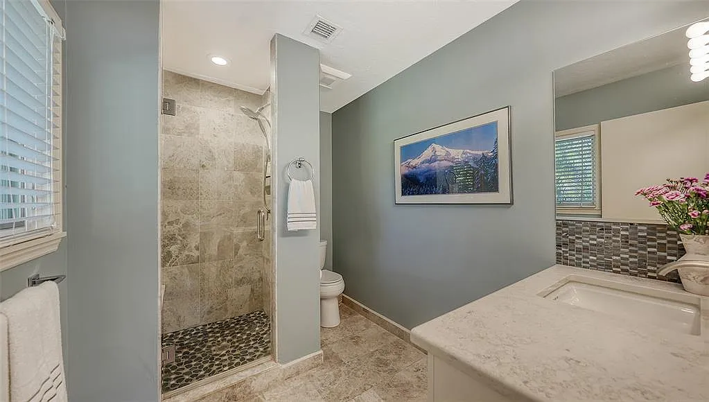 Ensuite bath shower