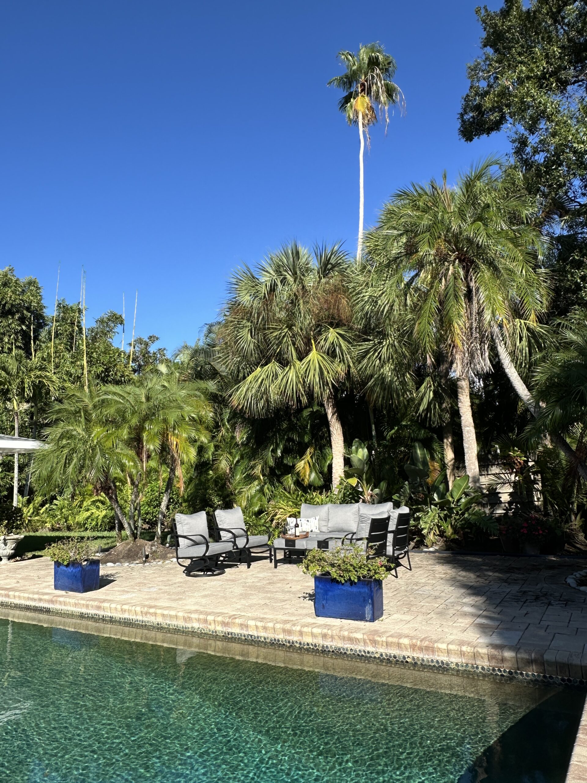 Poolside lounge seating